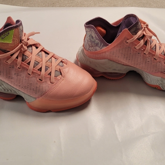 Nike LeBron 19 Low Hawaii - Picture 3 of 9